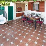 4 Bedroom Beautiful In Mravinci Nyaraló *