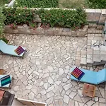 4 Bedroom Beautiful In Mravinci Nyaraló