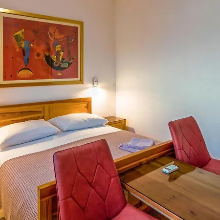 Prázdninový dům 4 Bedroom Cozy In Mravinci *