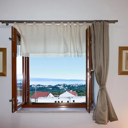 4 Bedroom Cozy In Mravinci *