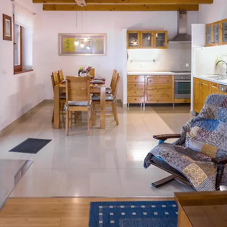 4 Bedroom Beautiful In Mravinci Holiday home Mravince