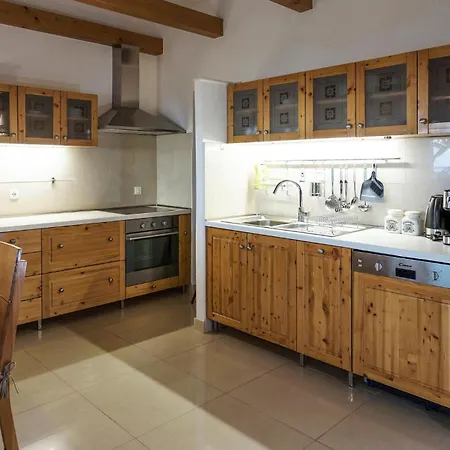 Prázdninový dům 4 Bedroom Cozy In Mravinci