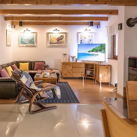 4 Bedroom Beautiful In Mravinci * Mravince