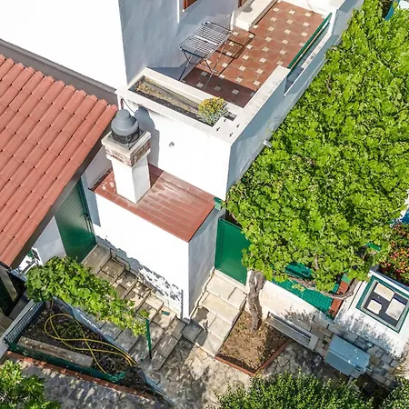 4 Bedroom Beautiful In Mravinci Nyaraló Mravince